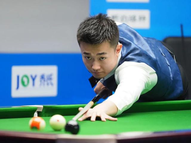 并向观众讲 并向观众讲